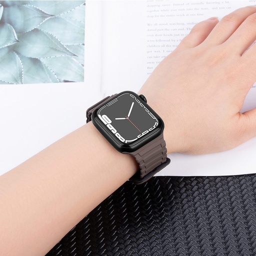Apple Watch 42 / 44 / 45 / 49 mm Hoco WA06 flexibilný magnetický silikónový remienok káva čierny